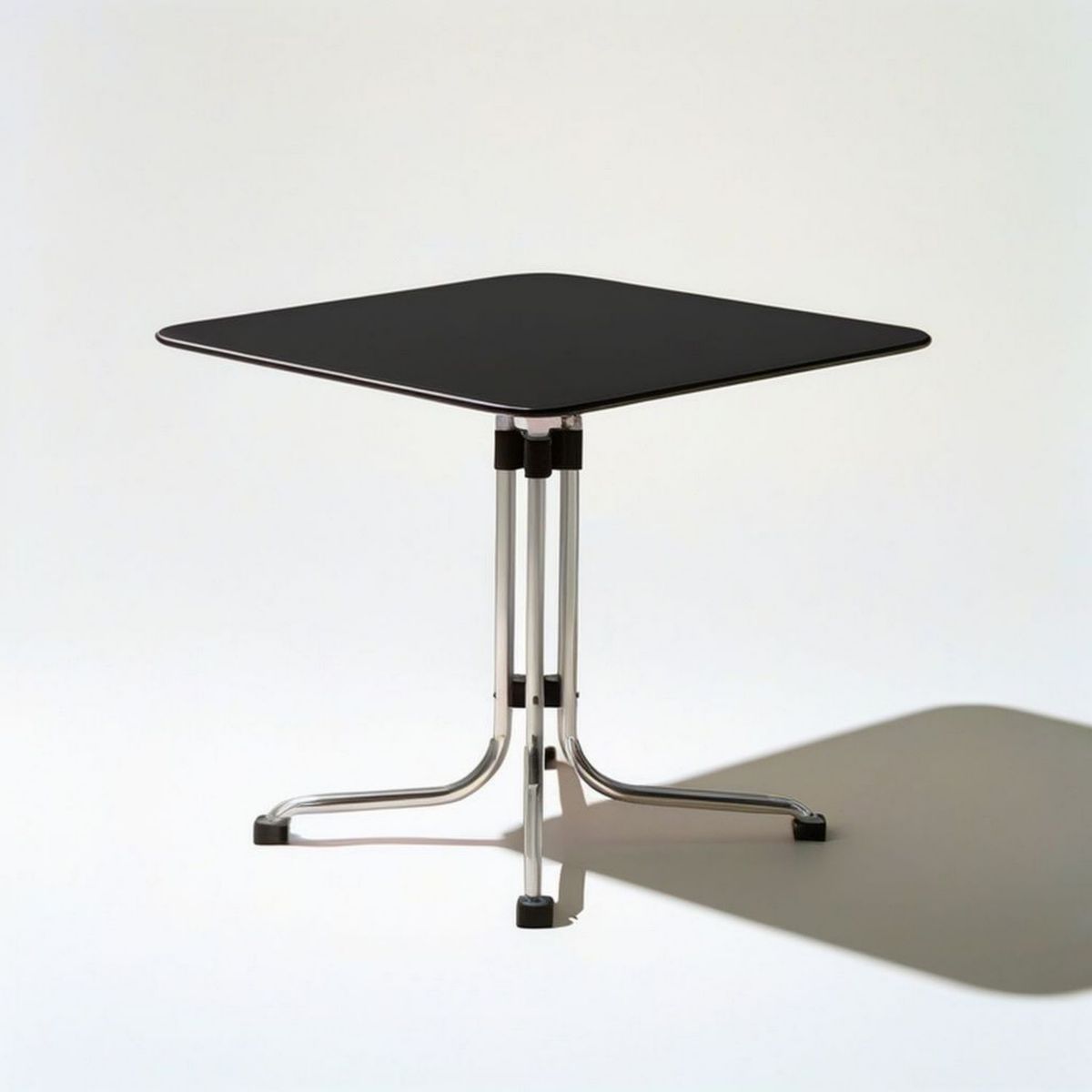 Quadratischer Beistelltisch 60 x 60 x 65 cm Schwarz/Chrom mit MDF-Platte und Stahlrohrgestell